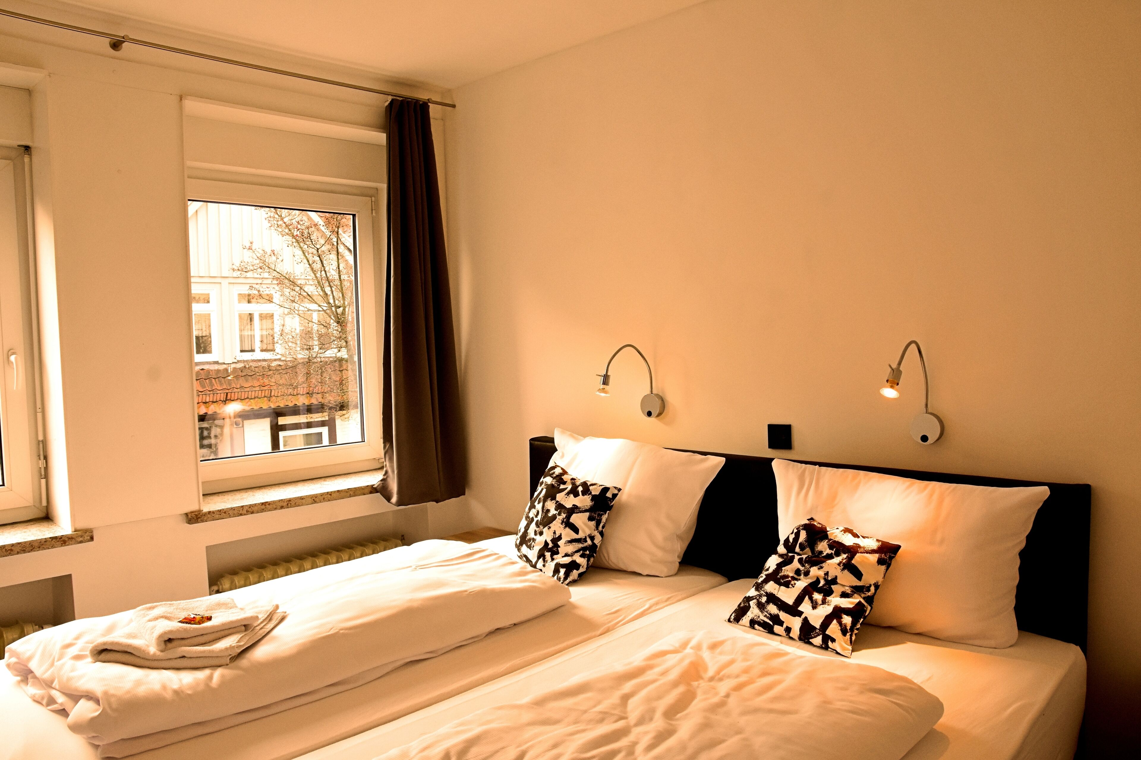 Ropa de cama de alta calidad, escritorio y insonorización 