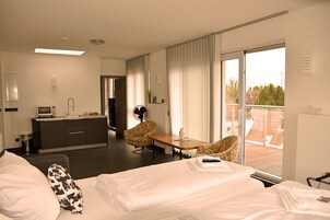 Premium Suite, 1 Bedroom, Microwave, City View (Nord) | View from room