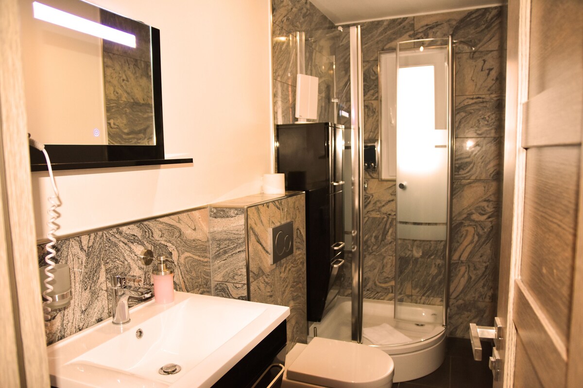 Bathroom | Deep soaking tub, hair dryer, towels