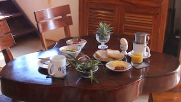 Daily continental breakfast (USD 3 per person)