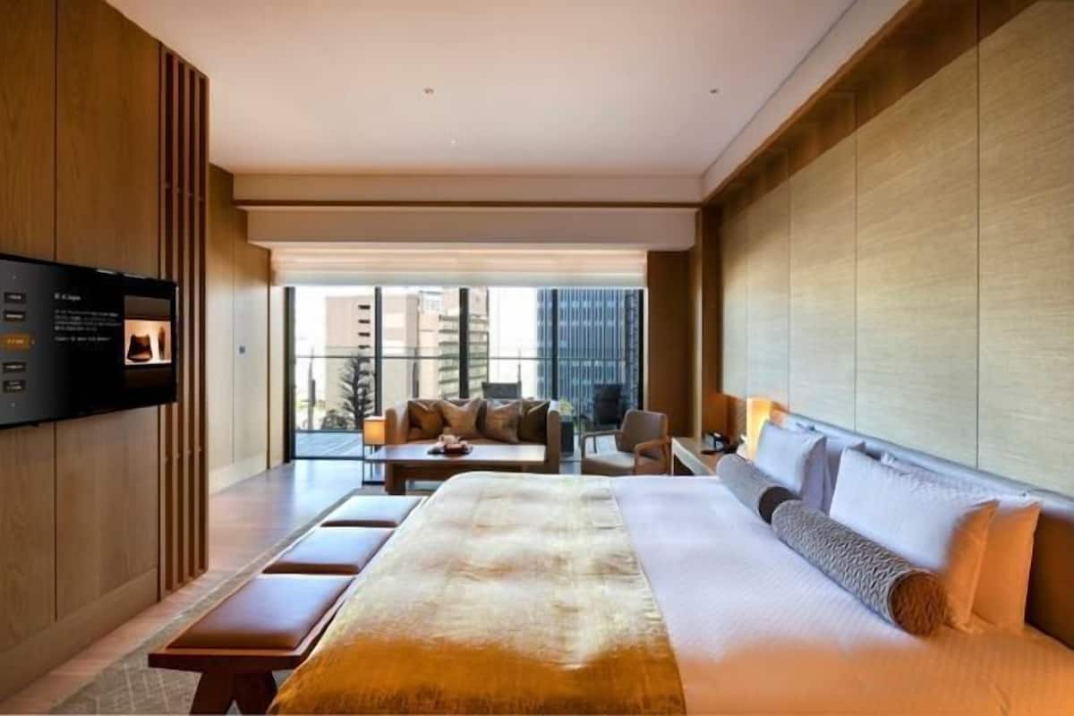 1 habitación, caja de seguridad en la habitación y escritorio