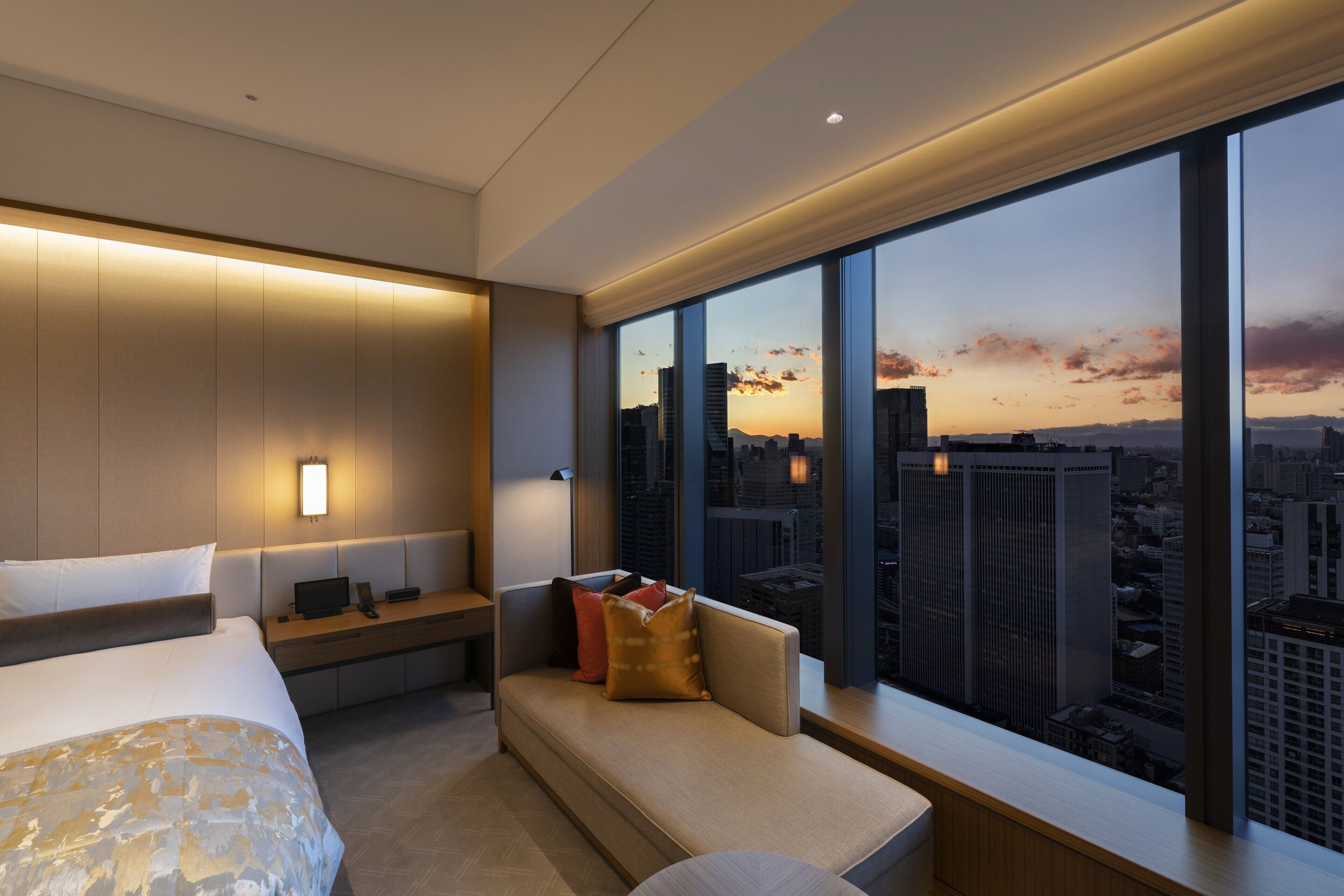 1 bedroom, in-room safe, desk, blackout curtains