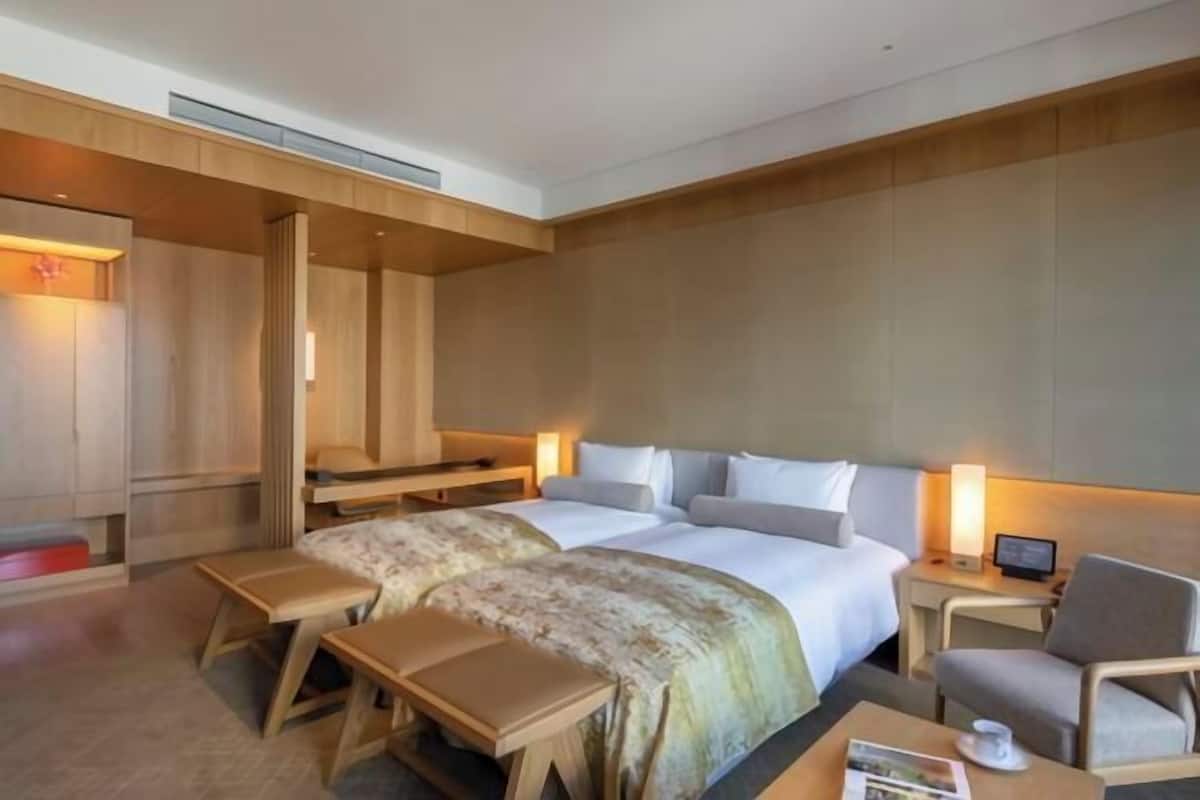 1 habitación, caja de seguridad en la habitación y escritorio