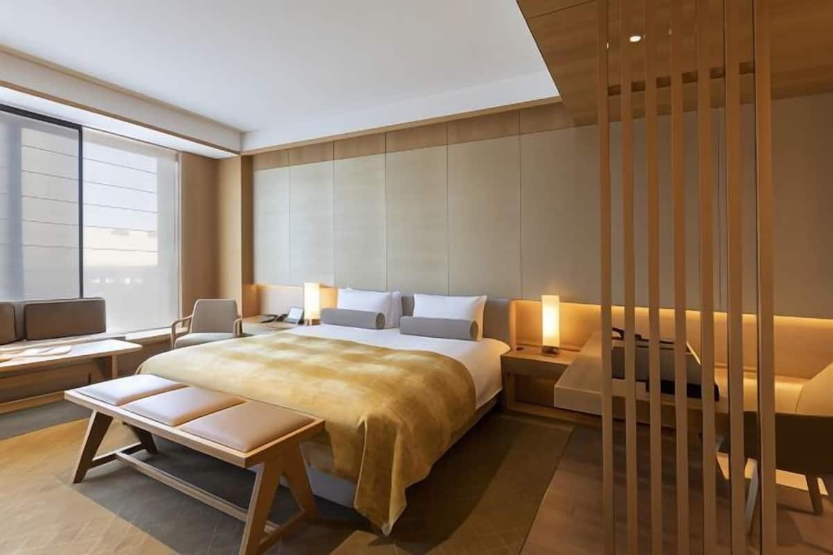 1 habitación, caja de seguridad en la habitación y escritorio