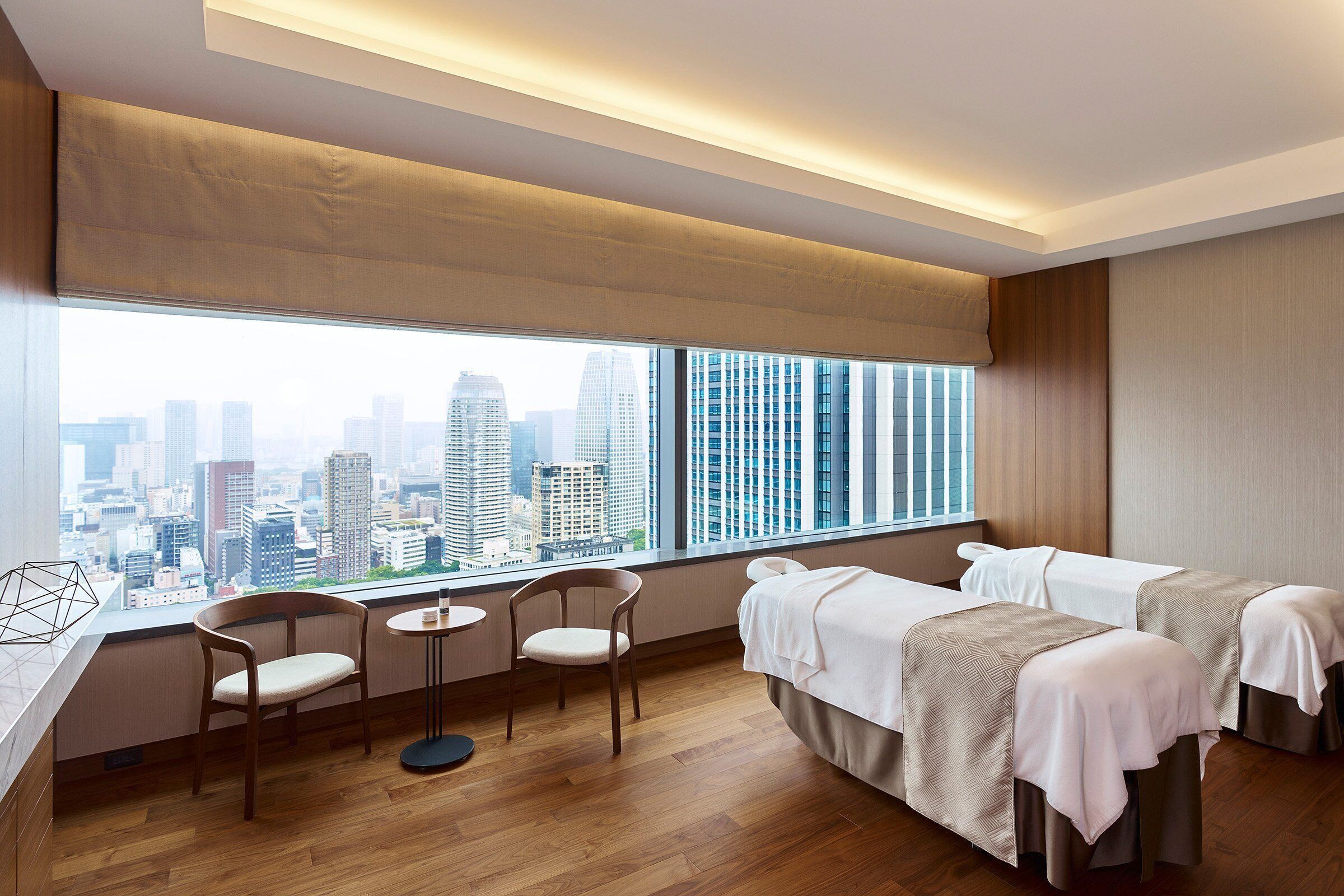 Sauna, hammam, 1 salle de soins, massages