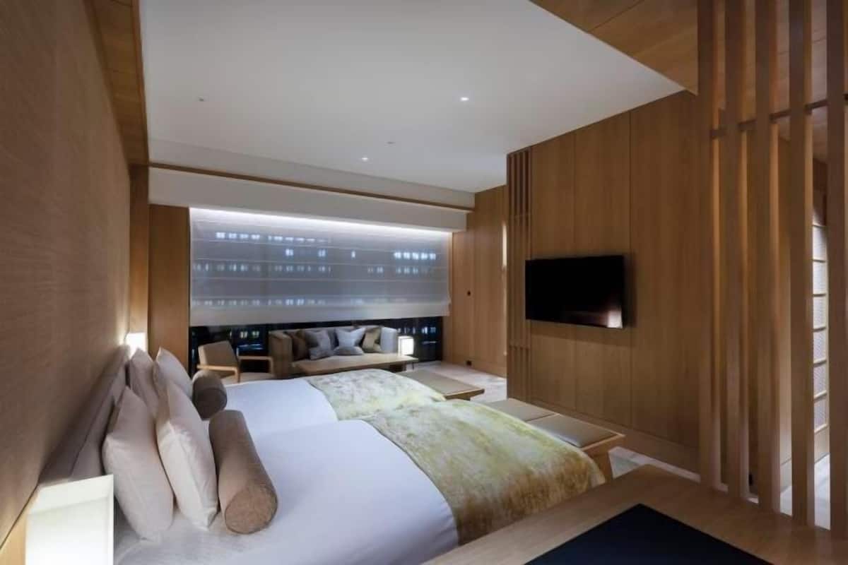 1 habitación, caja de seguridad en la habitación y escritorio