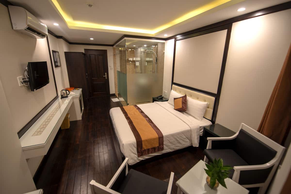 Premier Double Room | Minibar, desk, free WiFi