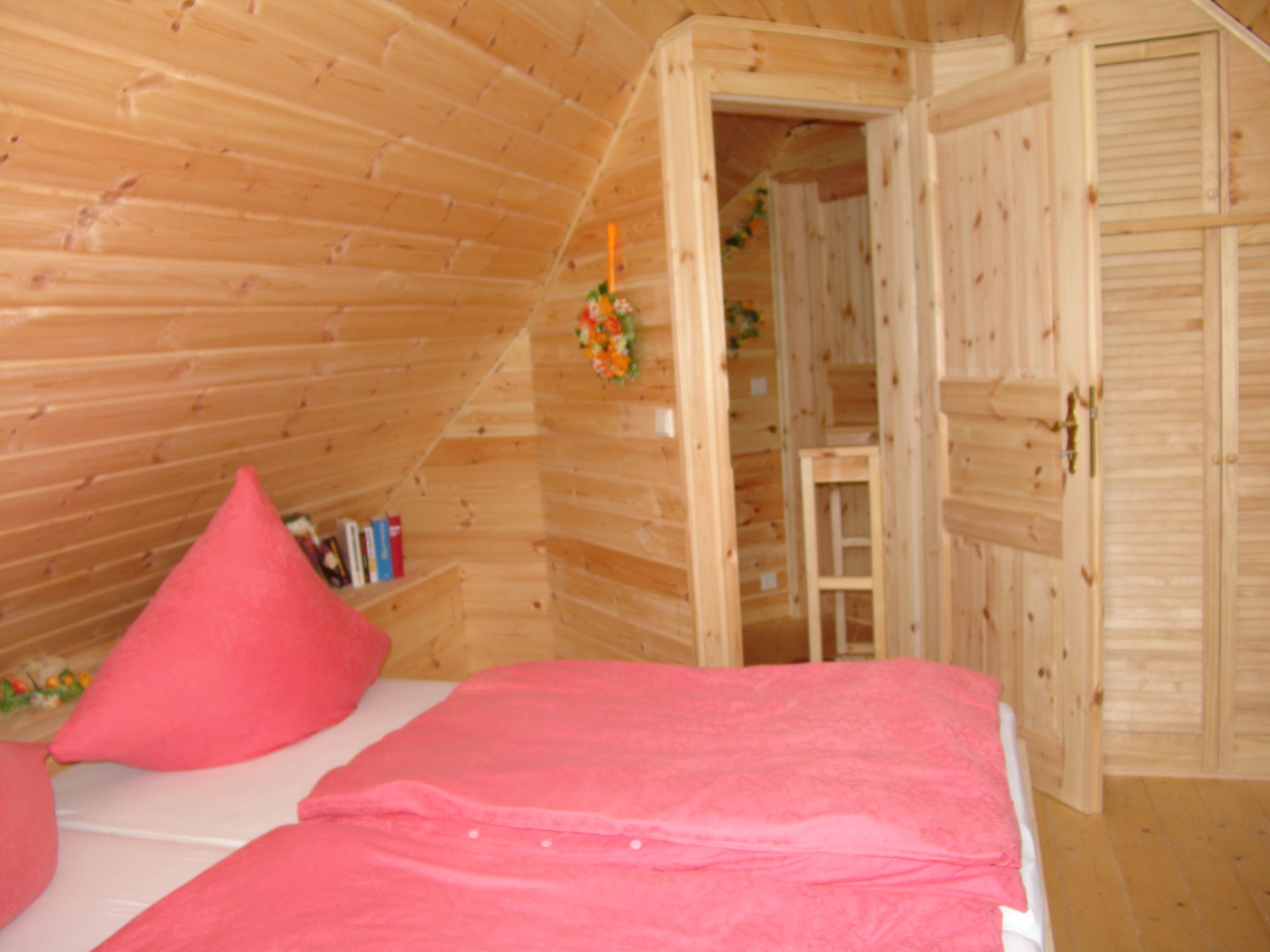 2 bedrooms, individually decorated, individually furnished, free WiFi
