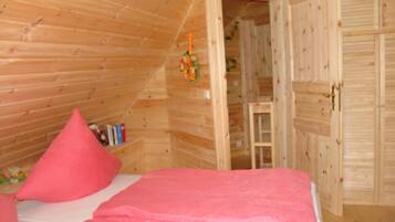 2 bedrooms, individually decorated, individually furnished, free WiFi