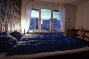 Camera, vista montagna | Biancheria da letto di alta qualità, una scrivania, Wi-Fi gratuito