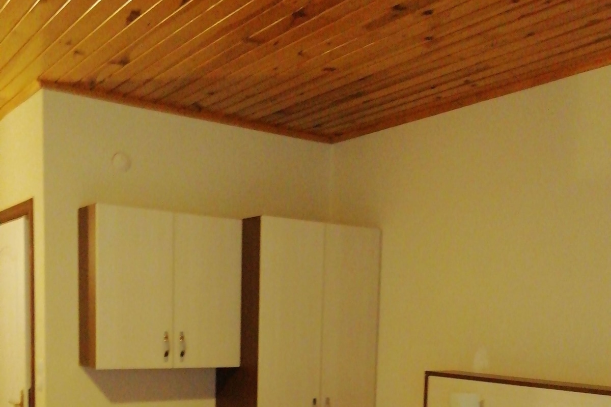 3 kamar tidur, seprai premium, minibar, dan meja kerja