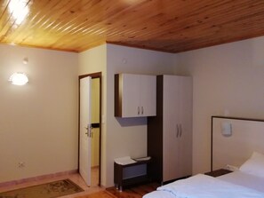 华丽双人房, 1 张大床, 吸烟房, 山景 | 3 多间卧室、高档床上用品、迷你吧、办公桌