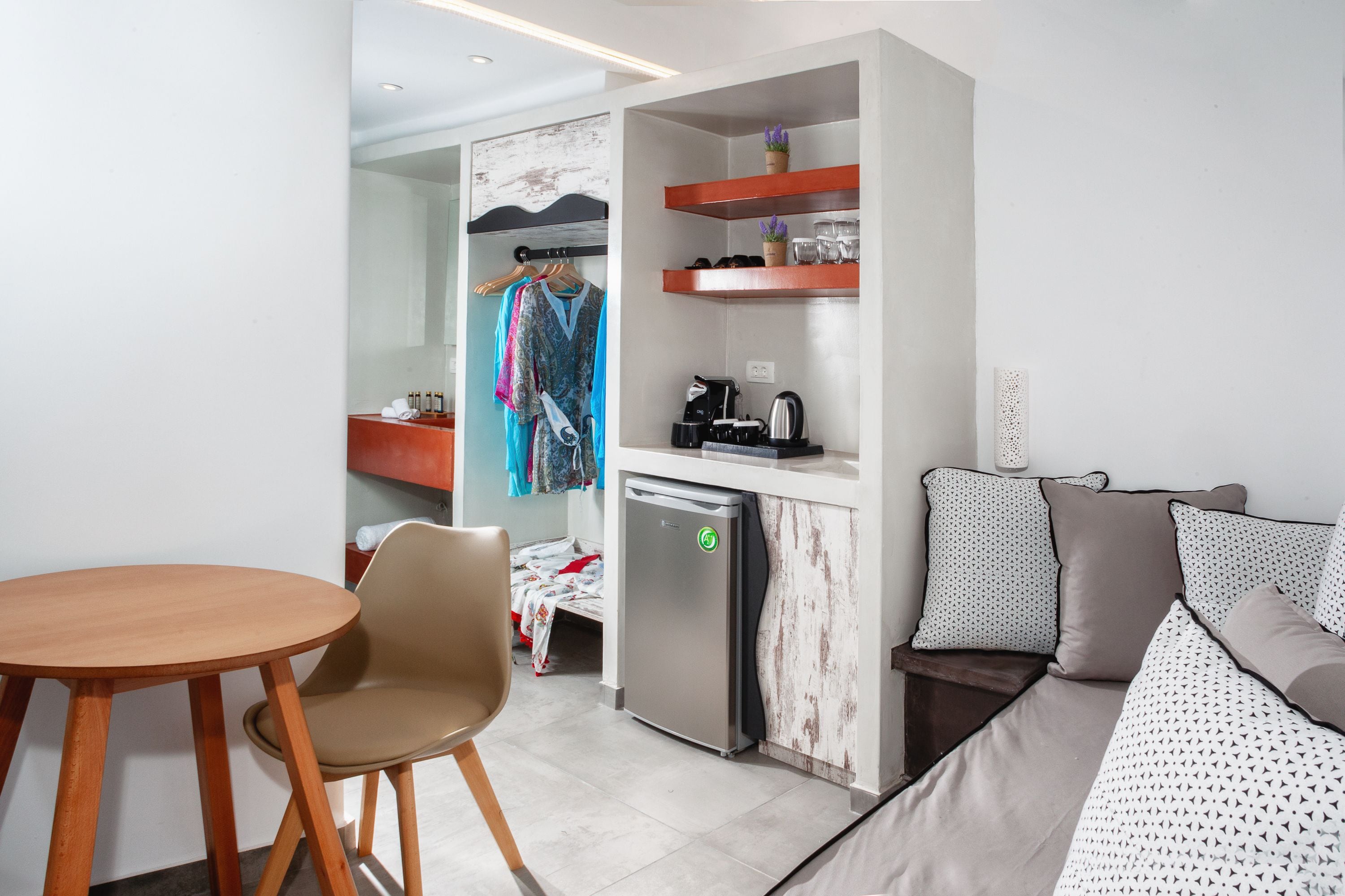 deluxe suite, hot tub (external) | 1 bedroom, egyptian cotton sheets, premium bedding, pillow-top beds