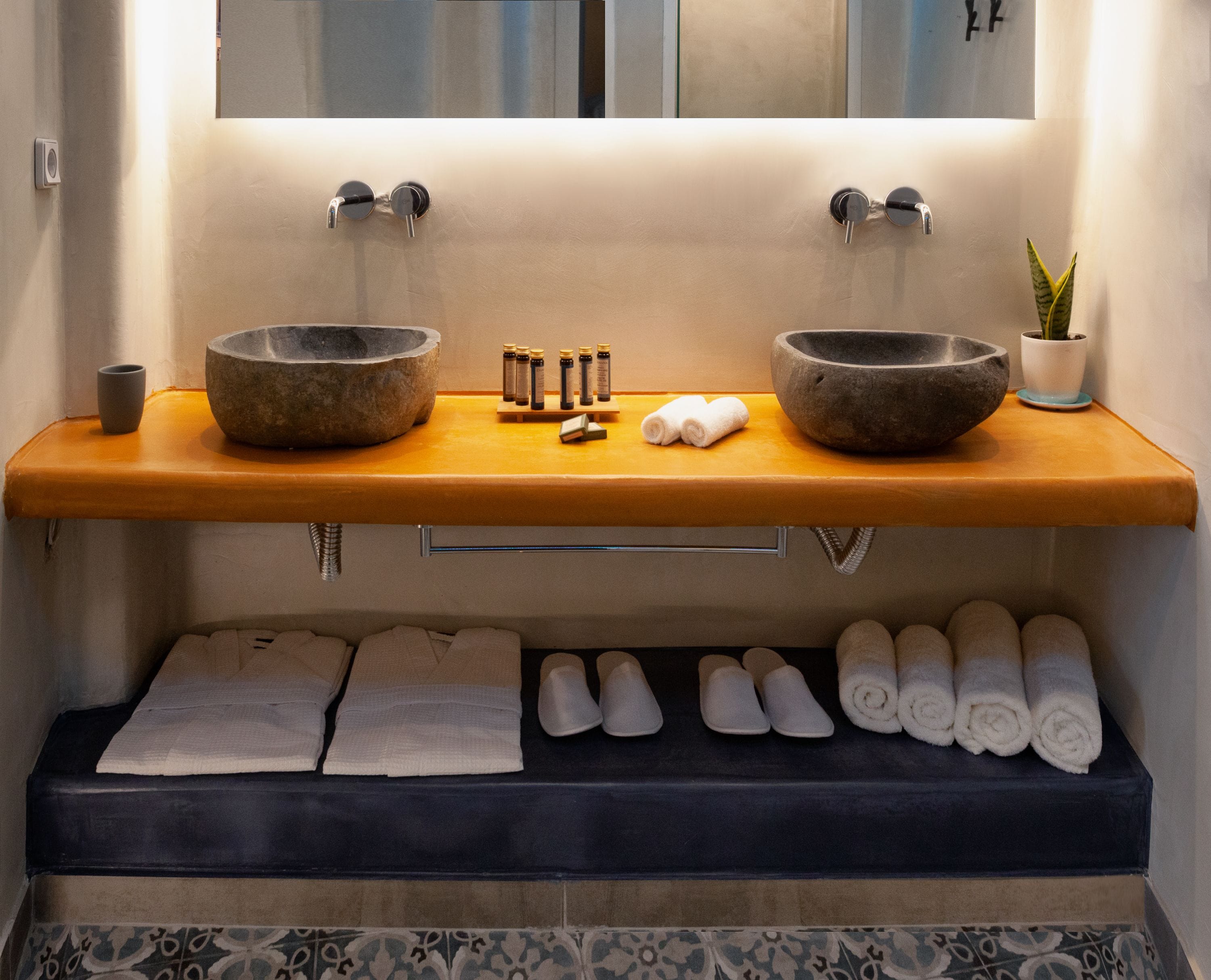 superior suite, hot tub (external) | bathroom | shower, rainfall showerhead, designer toiletries, hair dryer