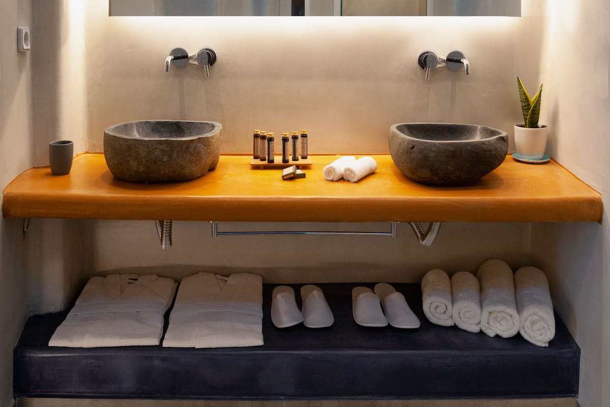 superior suite, hot tub (external) | bathroom | shower, rainfall showerhead, designer toiletries, hair dryer