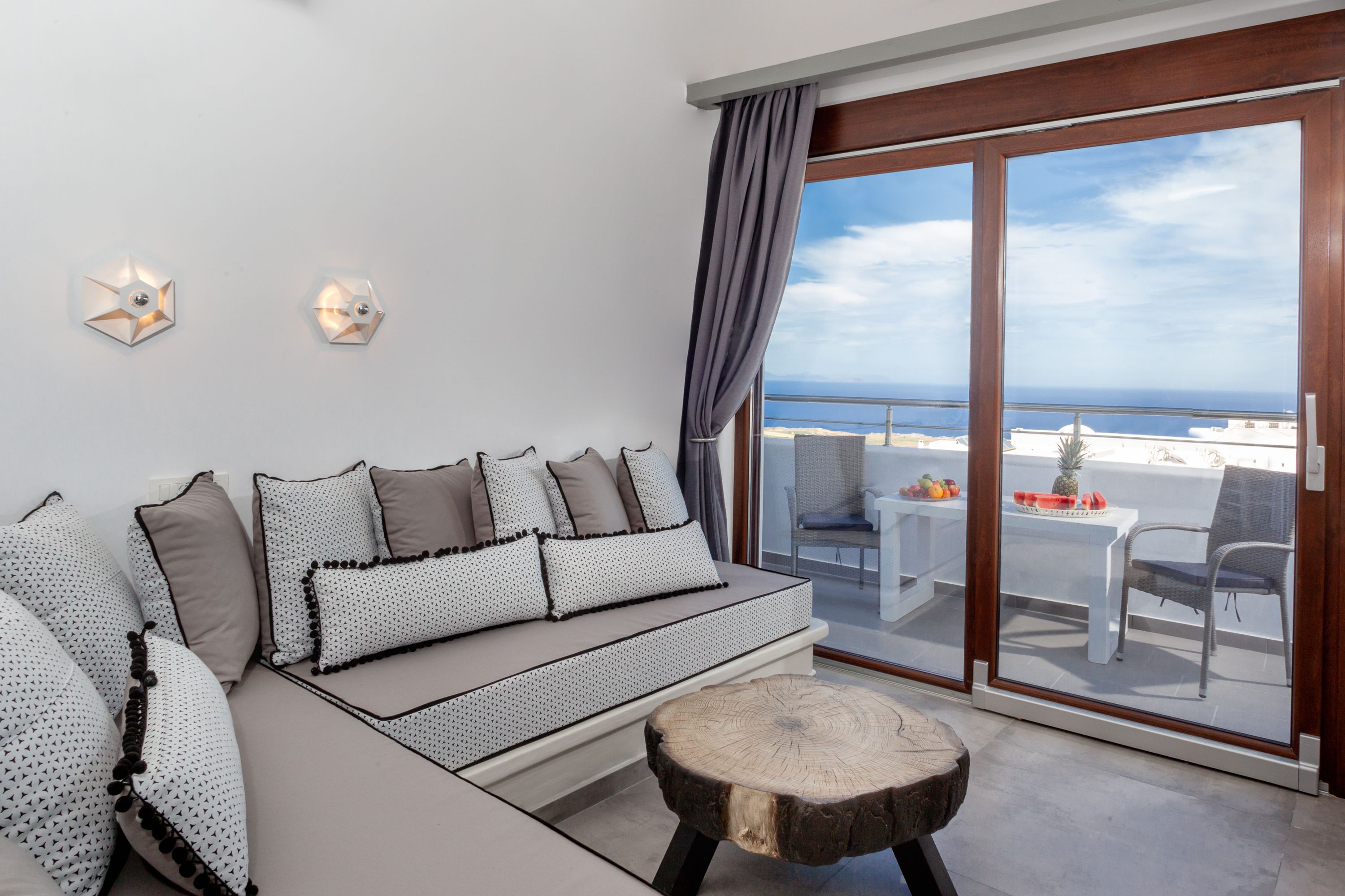 family suite, hot tub (external) | living room | 32-inch smart tv with satellite channels, tv