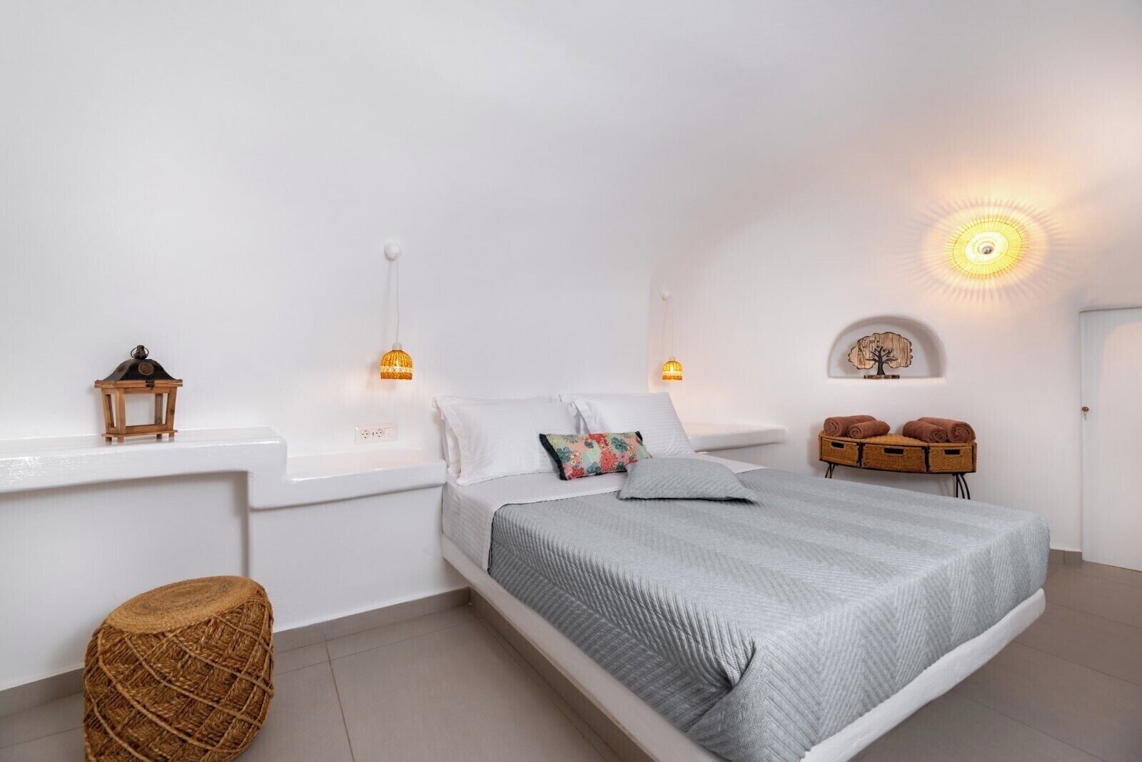 Suite (Santorini Cave 80m away ANNEXbuilding) | Egyptian cotton sheets, premium bedding, pillowtop beds, in-room safe