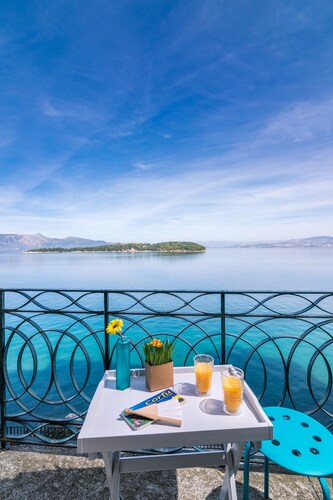 Mouragia Luxury Seaview Suite by Konnect