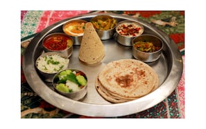 Breakfast, lunch, dinner served; Indian cuisine