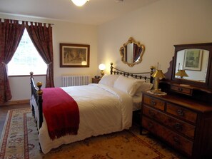 럭셔리 아파트, 마당 전망 | 고급 침구, 다리미/다리미판, 무료 WiFi, 침대 시트