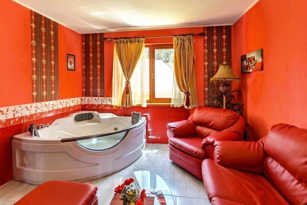 Appartement, vue lac (private spa tub) | Coin séjour | Télévision LED