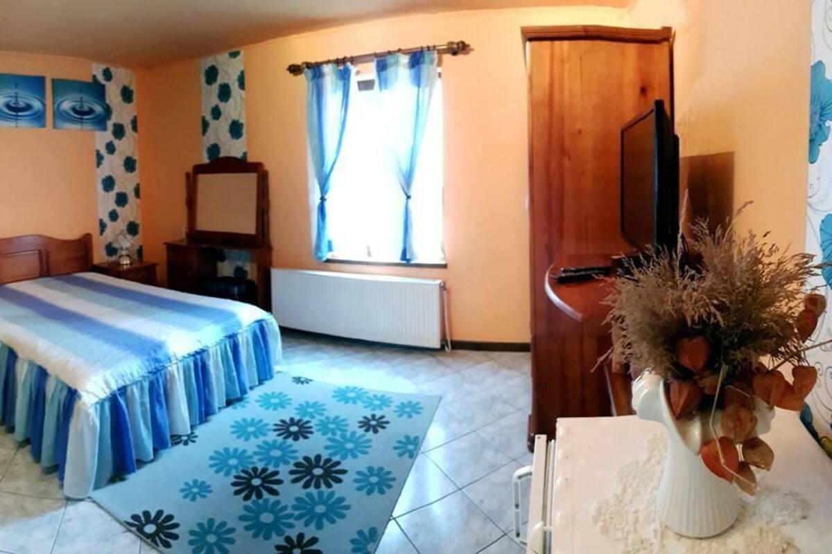 Studio, Lake View (private spa tub) | Soundproofing, cribs (free), WiFi (free), individually decorated