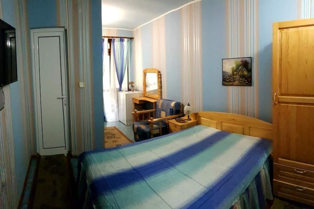 Double Room, Mountain View | Soundproofing, cribs (free), WiFi (free), individually decorated