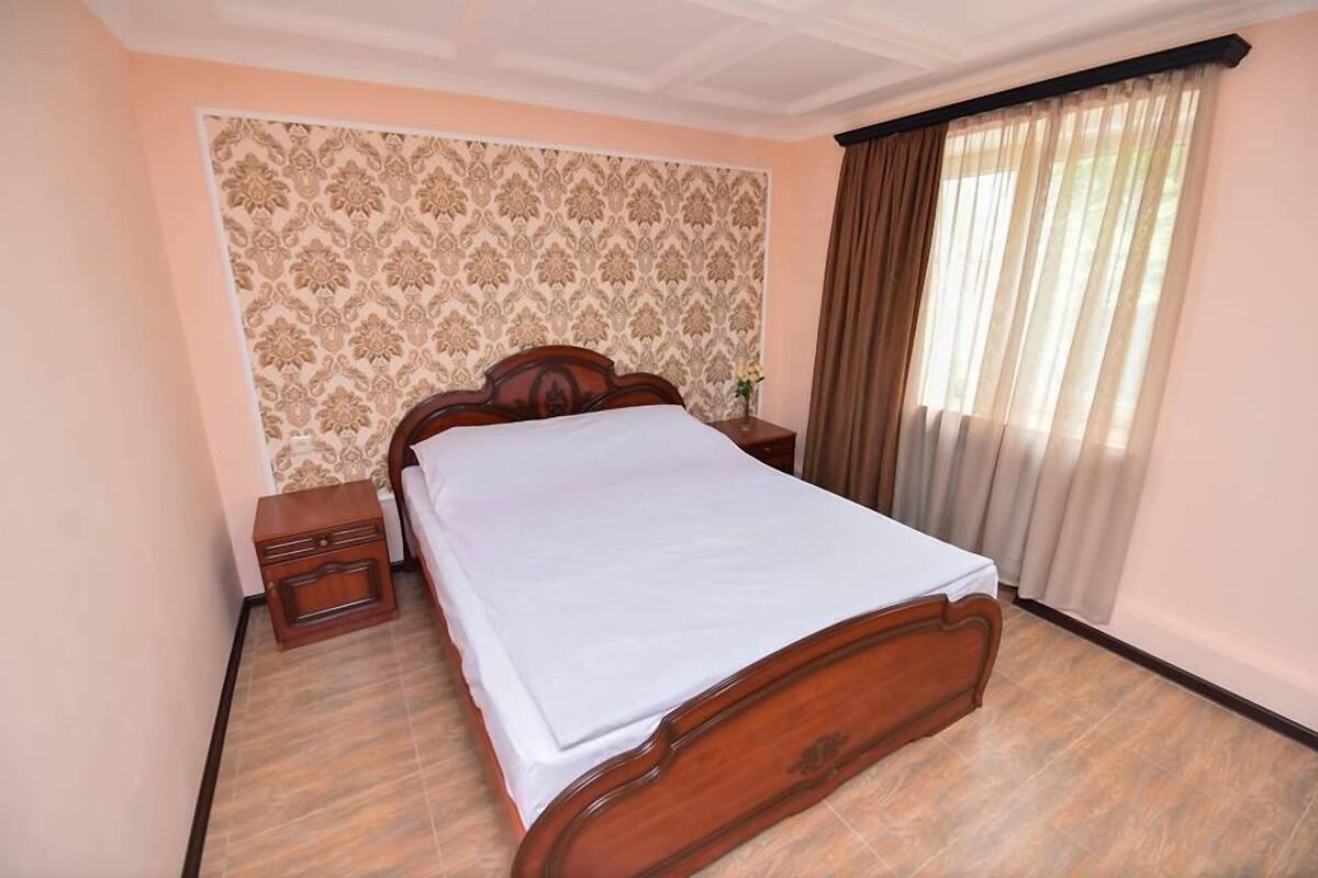 Suite, 1 King-Bett | Verdunkelungsvorhänge, Bügeleisen/Bügelbrett, Zustellbetten