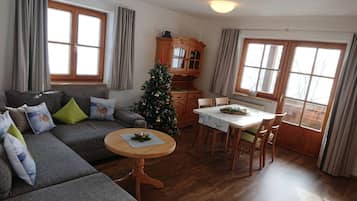 Apartment, 2 Bedrooms (Iseler) | Living area | Flat-screen TV