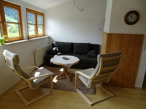 Appartement, 2 chambres (Rotspitz) | Coin séjour | Télévision à écran plat