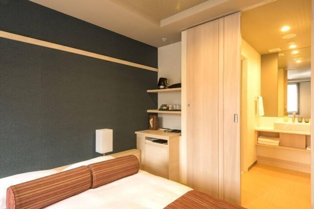 Soundproofing, free WiFi