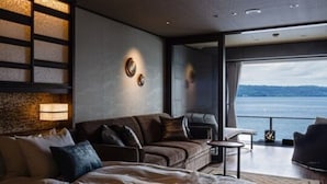 Firemannsrom, terrasse (Private Open-air Hot Spring Bath) | Safe på rommet, wi-fi (inkludert) og sengetøy