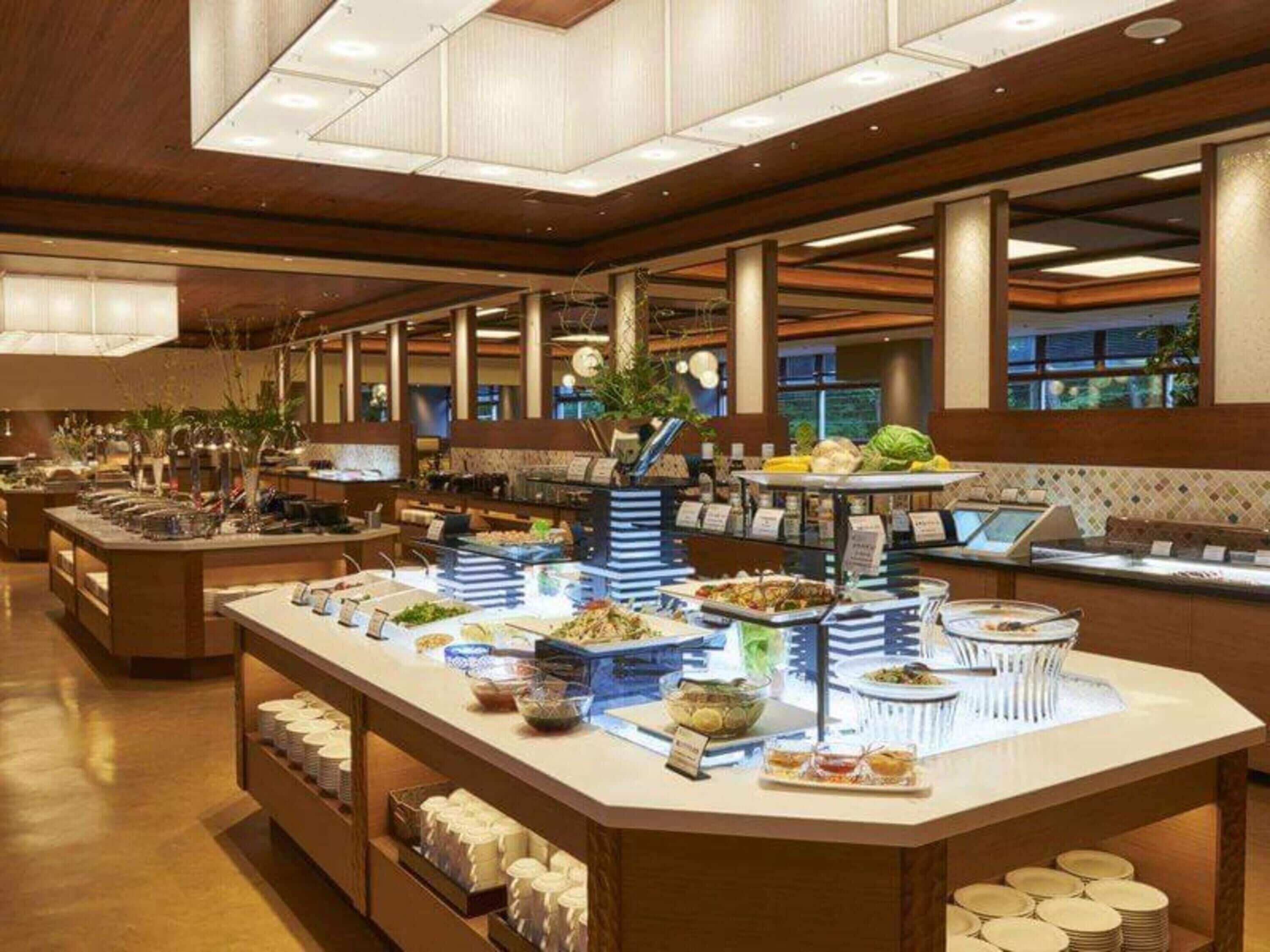 free buffet breakfast