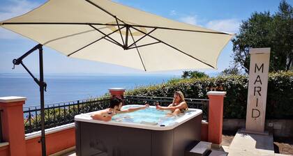 Luxury Three-bedroom Apartment With Amazing Overlook at the sea