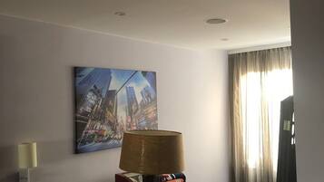 Comfort Duplex, 1 Queen Bed, Non Smoking | Living area | TV