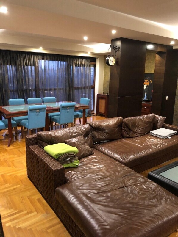 คอมฟอร์ทดูเพล็กซ์, เตียงควีนไซส์ 1 เตียง, ปลอดบุหรี่ | Wi-Fi ฟรี, ผ้าปูที่นอน