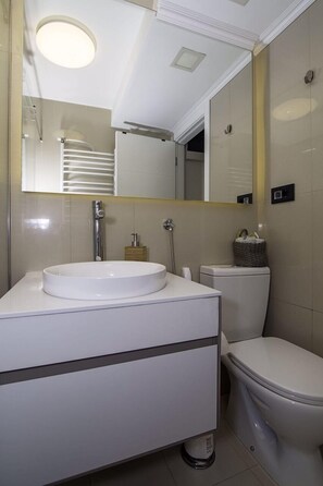 Bathroom - Beo-River White (Belgrade)