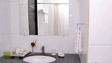 Shower, free toiletries, towels
