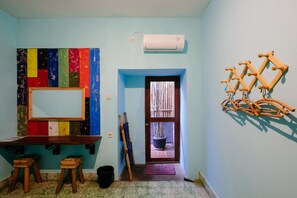 Habitación básica doble (With AC) | Servicio de la habitación