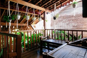 Habitación básica doble (With Fan) | Balcón