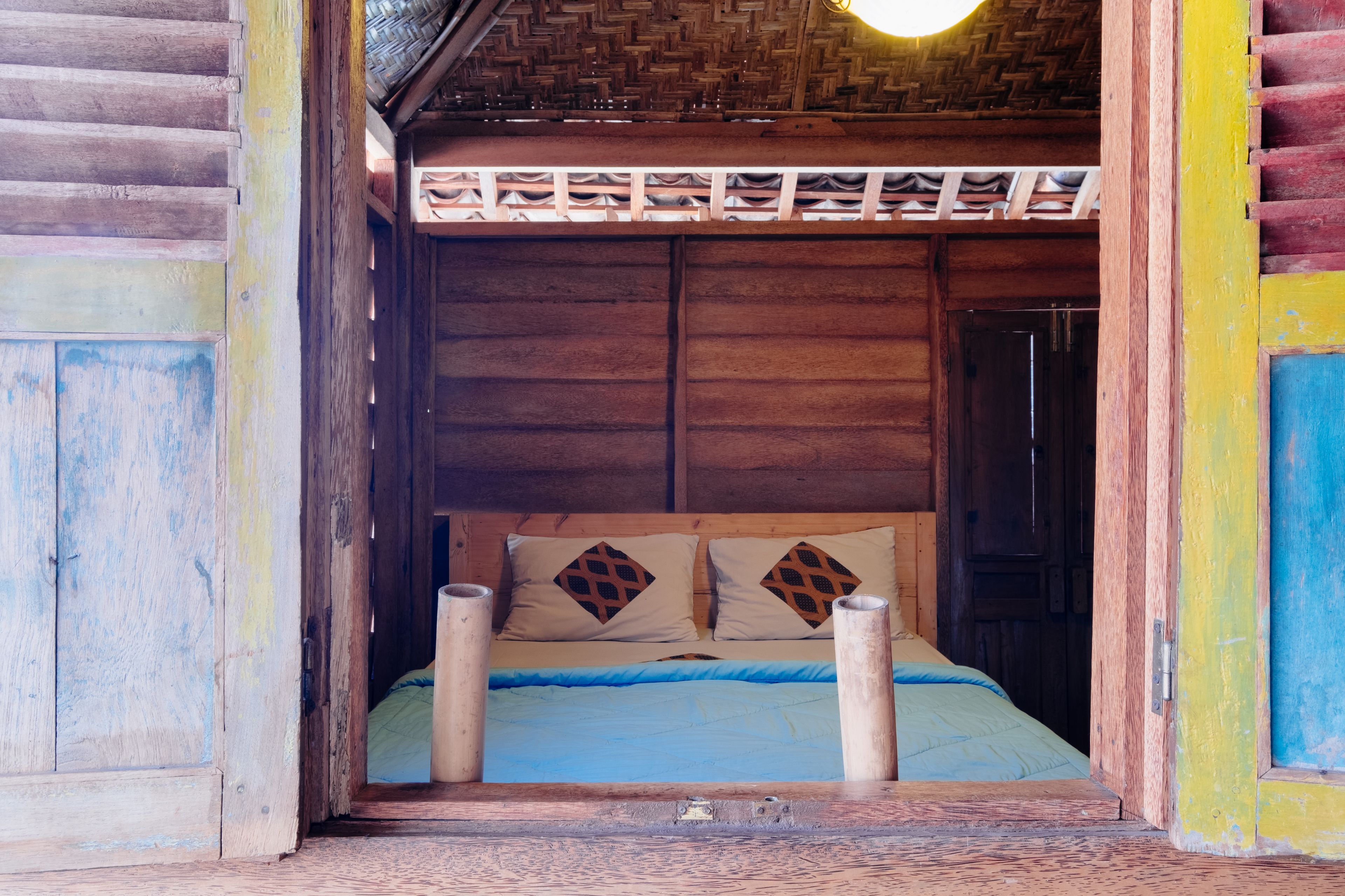 Free WiFi, bed sheets