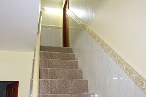 Staircase - Chambre en Ville (Sen Monorom)