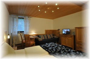 Double Room | Desk, free WiFi, bed sheets - Waldhaus Knittelsheimer Mühle (Knittelsheim)