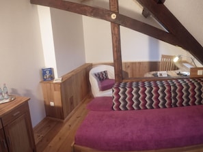 Suite | Una scrivania, Wi-Fi gratuito, lenzuola