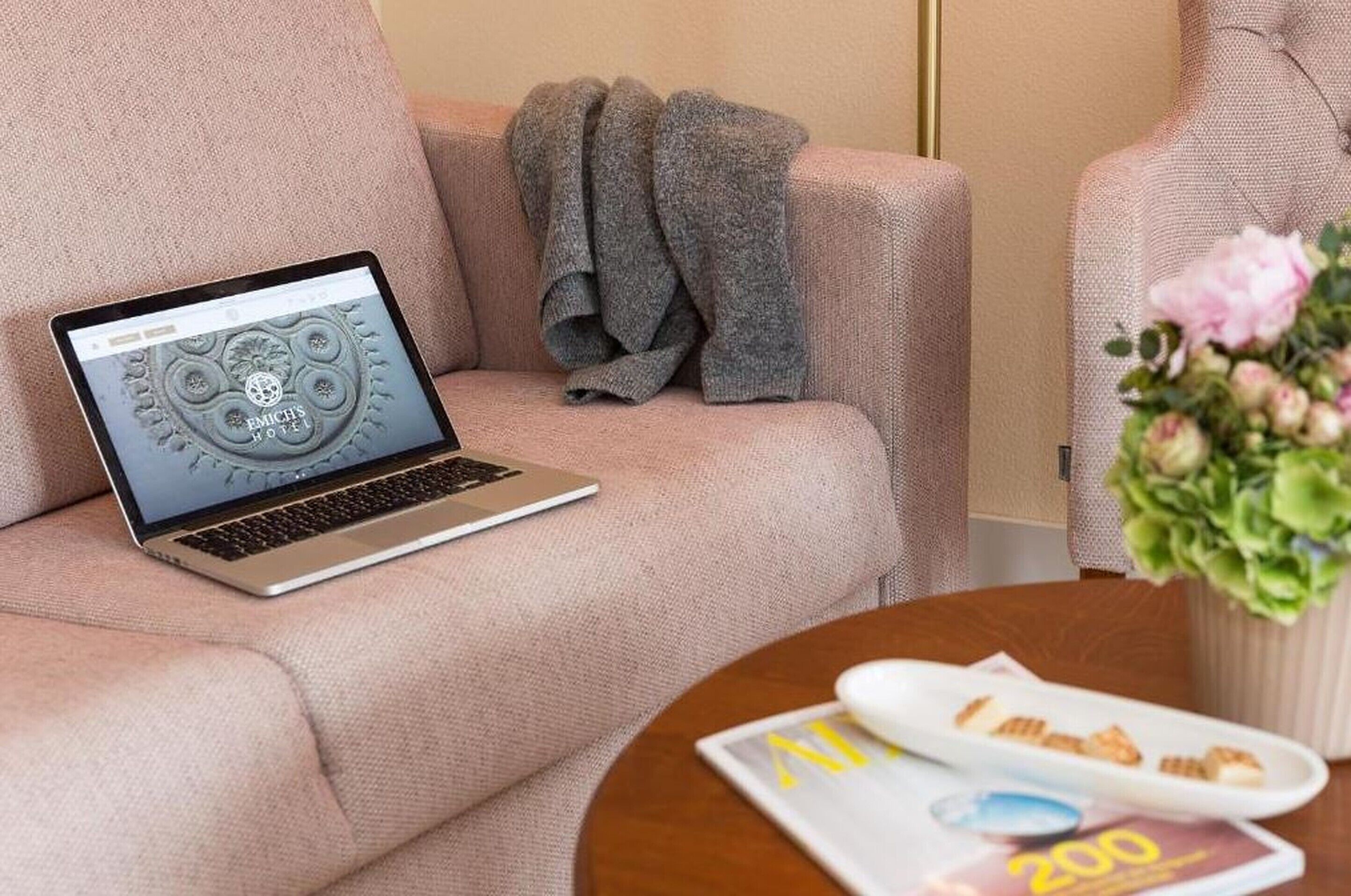 junior suite, 1 king bed, non smoking | room amenity