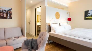 Superior Double Room | Living area | 0-inch flat-screen TV with cable channels, TV, tablet