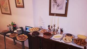 Desayuno a la carta todos los días (con cargo)