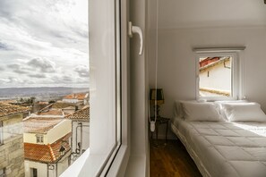 Appartamento, 1 camera da letto (Rendeiro) | Minibar, con stile personalizzato, una scrivania, tende oscuranti