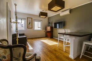 Apartment, 1 Bedroom (Rendeiro) | Ruang tamu | TV Pintar, Netflix 