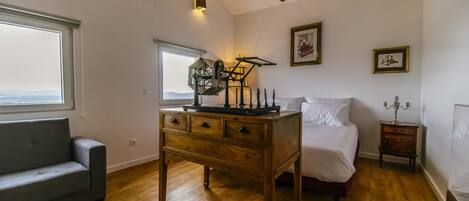 Deluxe Apartment (Tecelao) | Living area | Smart TV, Netflix